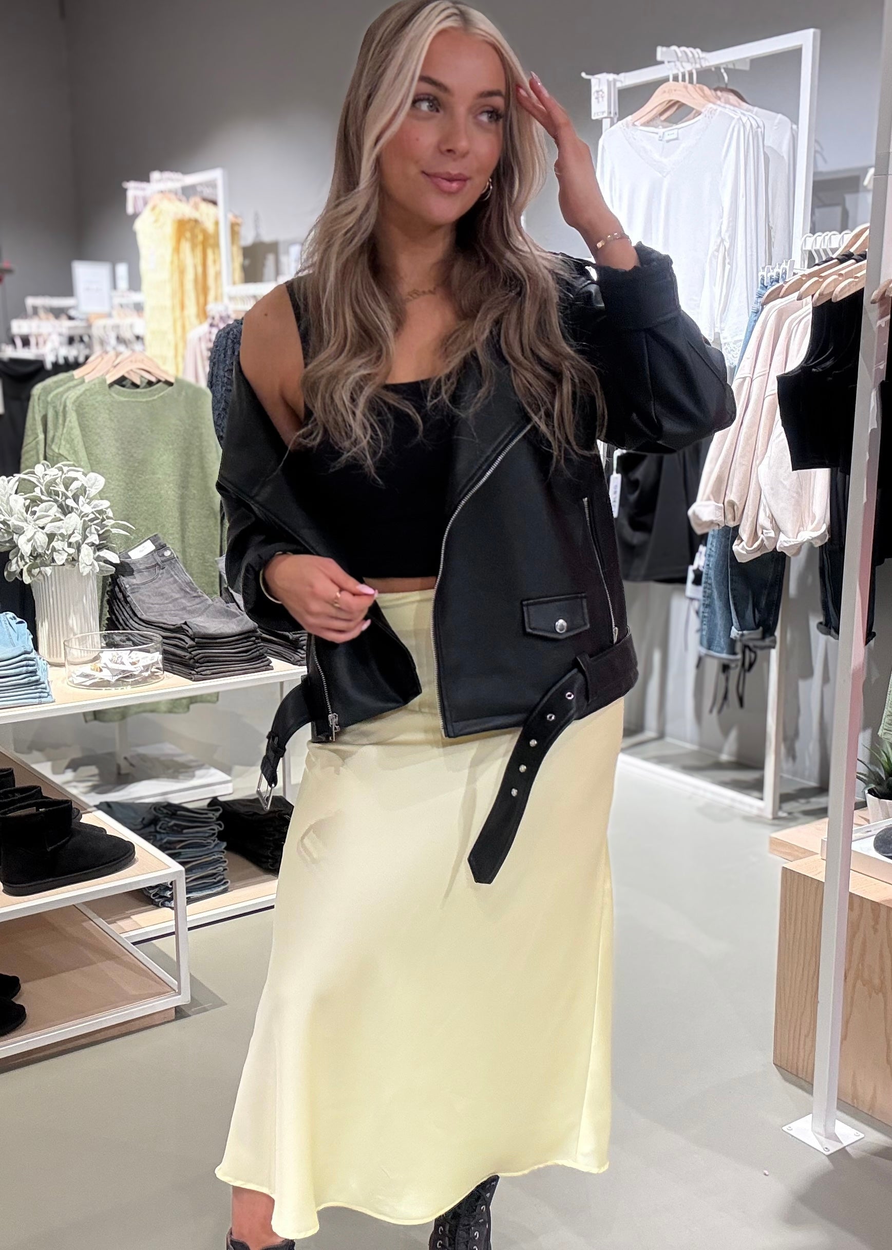 VIELLETTE Midi Skirt - Pastel Yellow